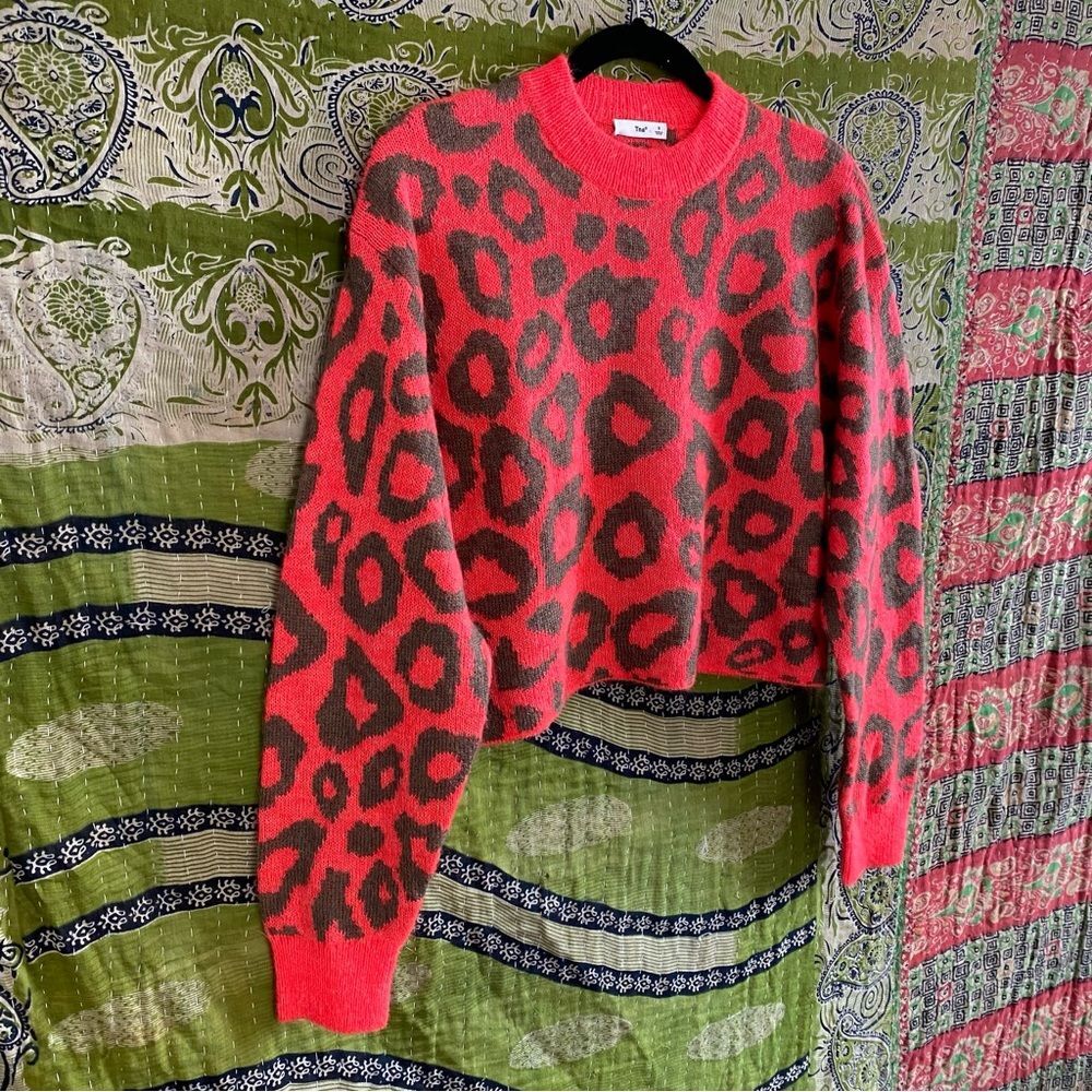 TNA x Aritzia Dayglow Pink/ Soot Animal Print Utica Cropped Sweater Size Small - Picture 8 of 16
